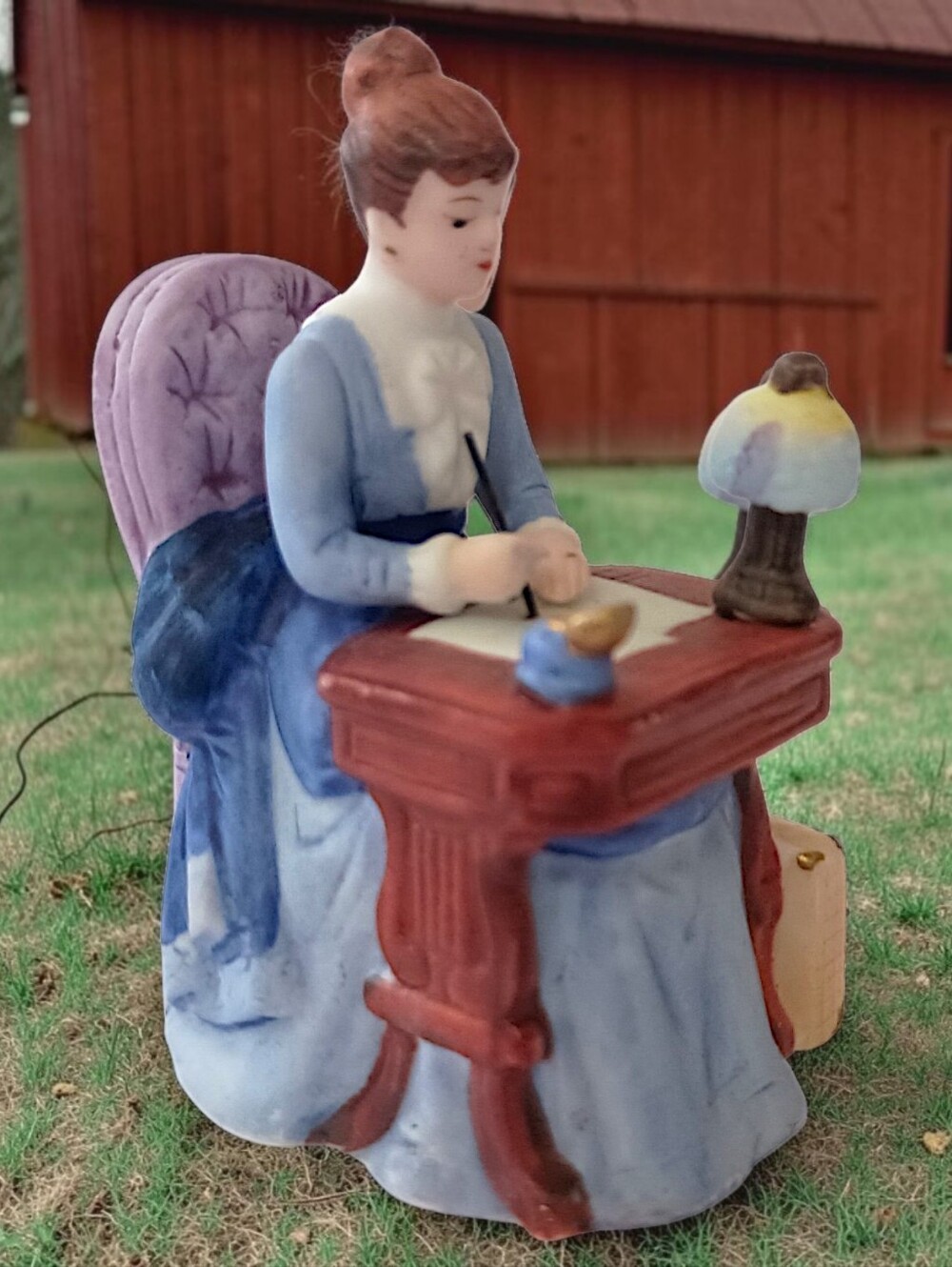 Avon Mrs Albee Figurine 1985 Presidents Club Award Porcelain Victorian‎ Lady